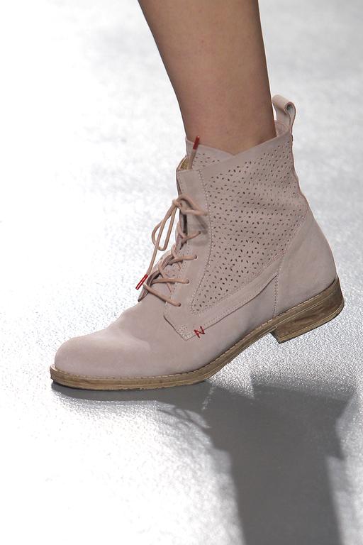 SHOES_Nobrand_1919886.jpg